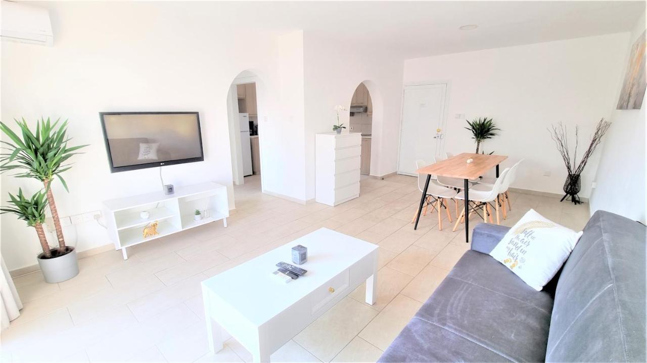 Spacious Lightflooded 2Br Apt / Near Center & Harbour Lárnaca Exterior foto
