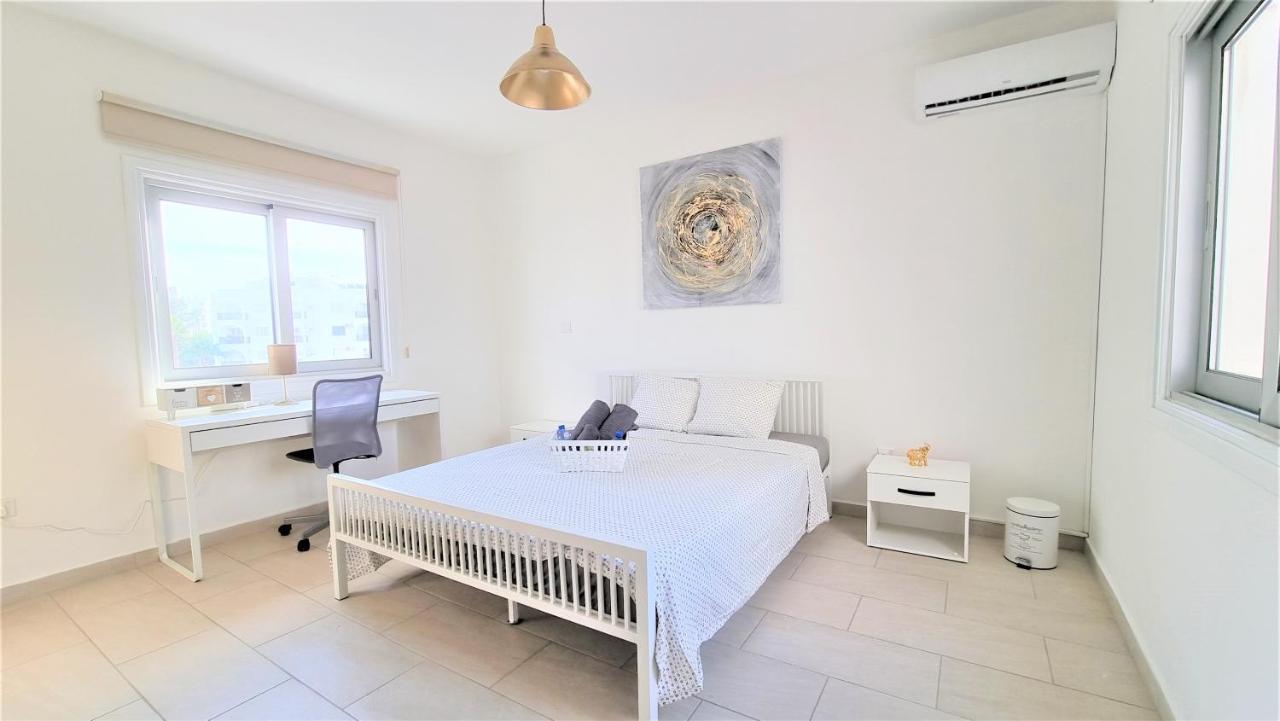 Spacious Lightflooded 2Br Apt / Near Center & Harbour Lárnaca Exterior foto