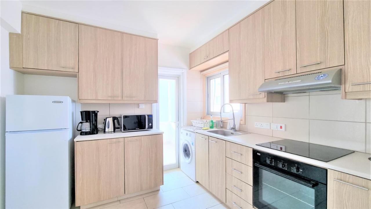 Spacious Lightflooded 2Br Apt / Near Center & Harbour Lárnaca Exterior foto