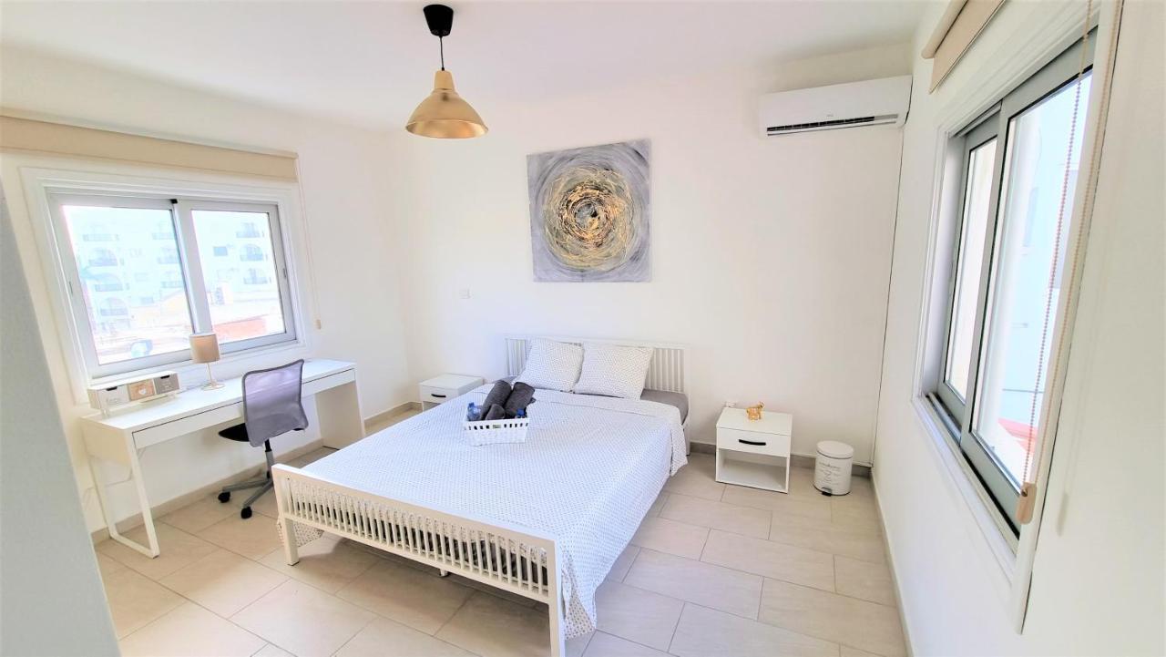 Spacious Lightflooded 2Br Apt / Near Center & Harbour Lárnaca Exterior foto