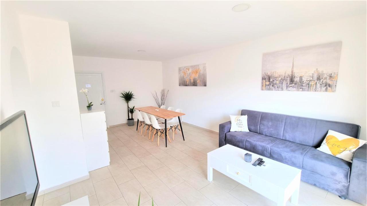 Spacious Lightflooded 2Br Apt / Near Center & Harbour Lárnaca Exterior foto