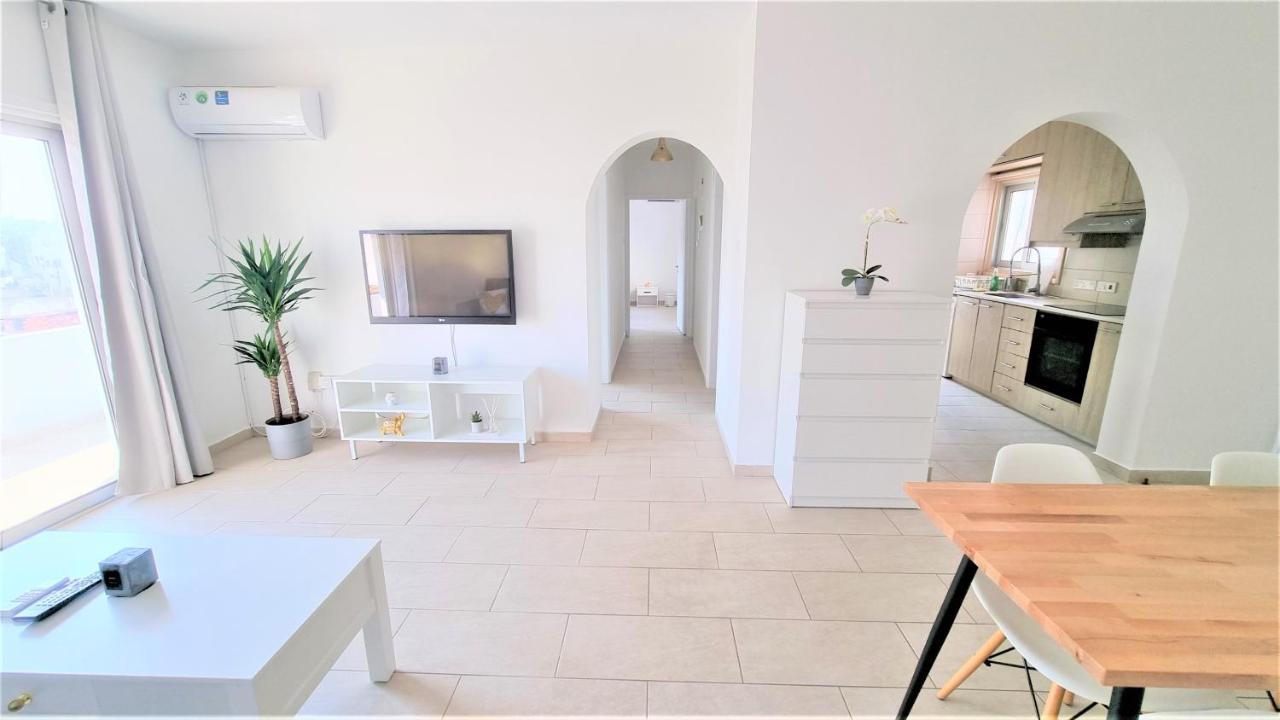 Spacious Lightflooded 2Br Apt / Near Center & Harbour Lárnaca Exterior foto